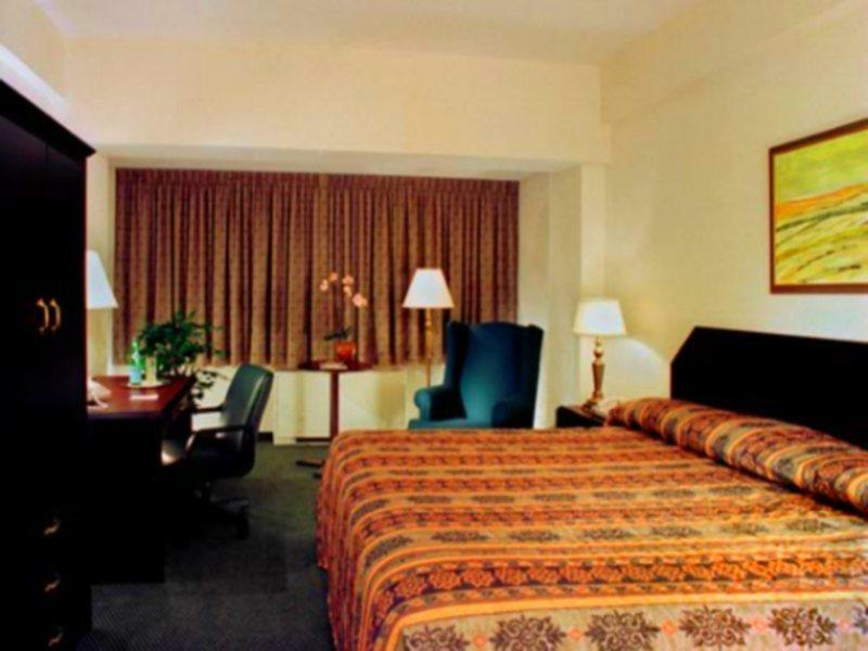 Hotel Armon Plaza Airpt, Trademark Collection By Wyndham Montréal